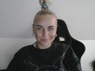 Alter: 35 / Jungfrau - Alter:  / normal - Geschlecht: Gruppe - Ausrichtung: bisexuell - Haare: blond / mittellang - Piercing: keins - bewebmaster-Alter:  - Hautfarbe: weiss - Augen: blau - Rasur: nicht rasiert